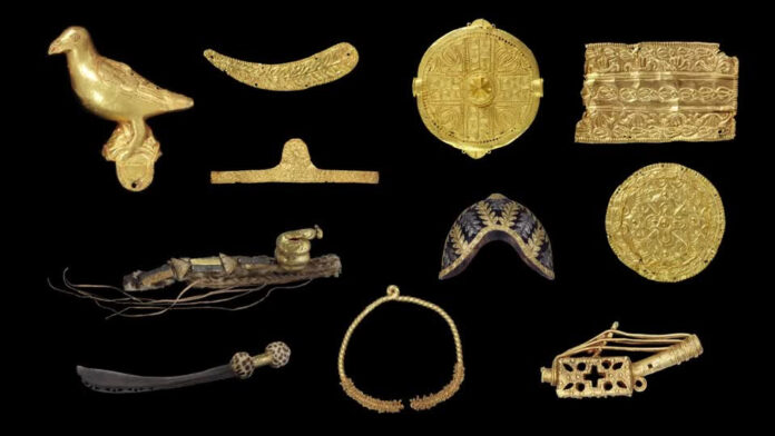 5303JO-BRITAIN-GHANA_TREASURES_O_