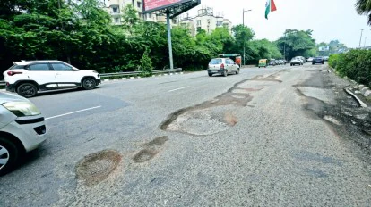 pothole-3colOur poor roads should be captured in the budget -Kenyasi resident